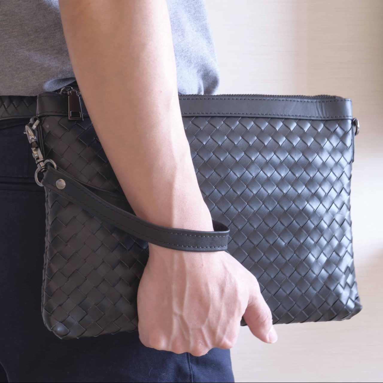Le Galon Crossbody braided leather bag for mens  - กระเป๋าสะพายผู้ชาย หนังถัก MAVERICKSHOES